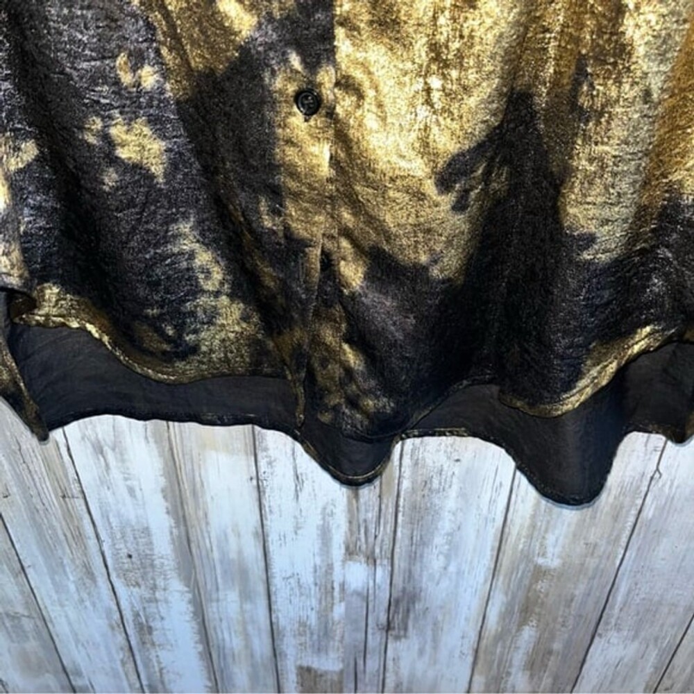 Jodifl Metallic Gold & Black Oversized Button Up - Picture 6 of 8